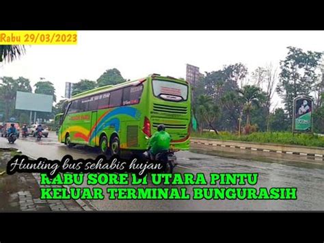 Hunting Bus Sehabis Hujan Di Utara Pintu Keluar Terminal Bungurasih