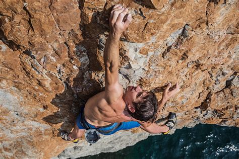 Free Solo Climber Alex Honnold Ascends Yosemites El Capitan Without A Rope