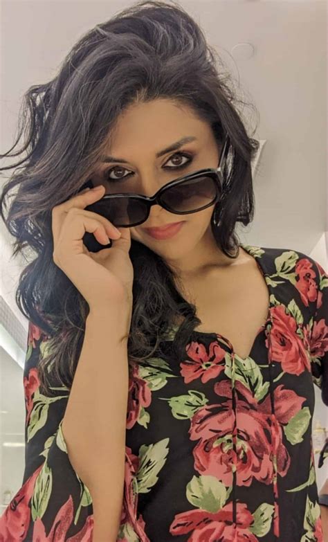 Sonali Chandra, 35, Claims That Men Ghost Her When They Find Out She's