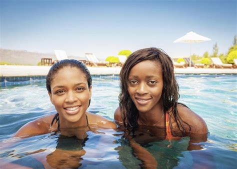 Hot Sexy Chime Edwards Bikini Pics