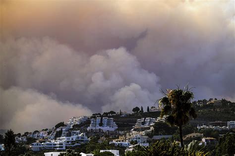 Officials says southern Spain wildfire stabilized | AP News