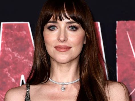 Dakota Johnson Usa Naked Dress En Premiere De Madame Web Actitudfem