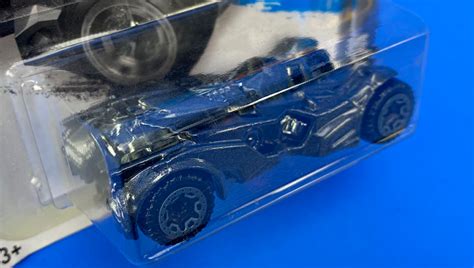 Машинка Базова Hot Wheels Batman Arkham Knight Batmobile Batman