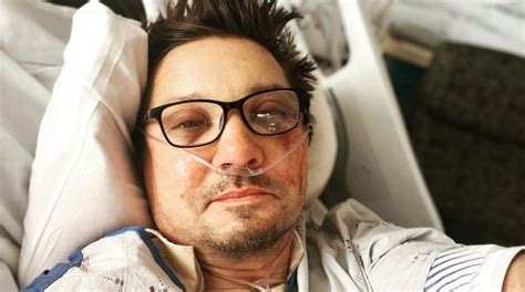 Jeremy Renner Comparte Una Selfie En El Hospital Para Agradecer A Sus