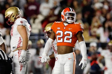 clemson lb trenton simpson   ideal   pick  raiders