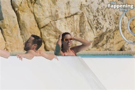 Sara Sampaio Shows Off Her Sexy Bikini Body Photos Pinayflixx Mega Leaks