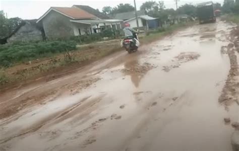 Keluh Kesah Warga Kota Bandar Lampung Jalan Rusak Tak Kunjung Diperbaiki