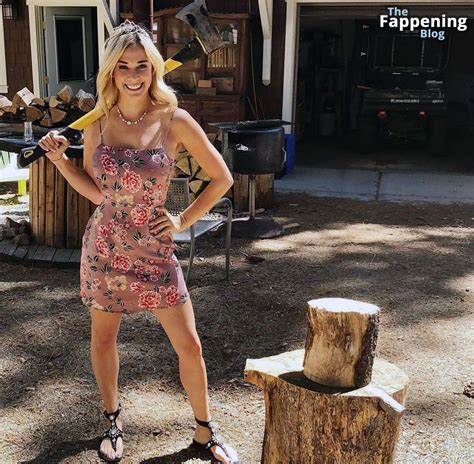 Lauren Compton’s Feet Collection (64 Photos) - OnlyFans Leaked Nudes