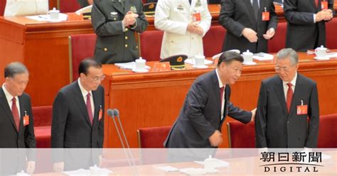 手を添えた習近平氏、にこっと笑う胡錦濤氏 党大会、105歳長老も 中国共産党大会2022 ：朝日新聞デジタル