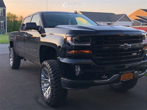 2018 Chevrolet Silverado 1500 Fuel Contra Rough Country Custom Offsets