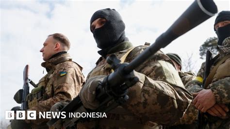 Invasi Rusia ke Ukraina: Ketika Kyiv berubah jadi 'benteng pertahanan ...