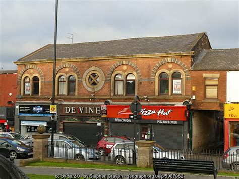 Bar De Wine And Pizza Hut Oldham Road Stephen Craven Cc By Sa