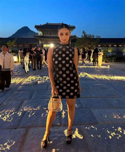 Alia Bhatt looks stunning in black at the Gucci Cruise 2024 in Seoul ...