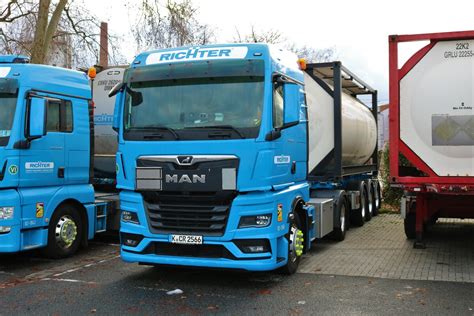 Marcel Andres Transporte Mit Einem Sattelzug Mit Containerauflieger