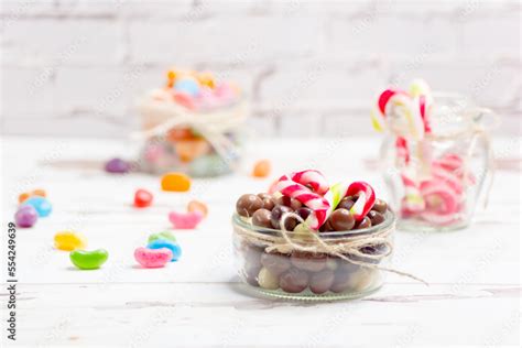 Fondo Con Dulces Caramelos Bastones De Caramelo Y Bolitas De