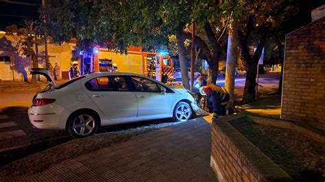 Automovilista Sufre Lesiones Al Chocar Contra Una Columna De Luz En