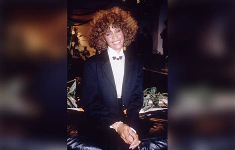 Whitney Houstons Lesbian Lover Tells All On Sex With Singer In Book