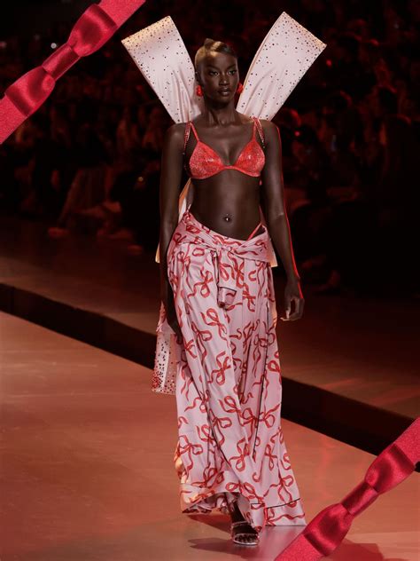 Red Holiday Outfits Inspired By Our Fave Lingerie