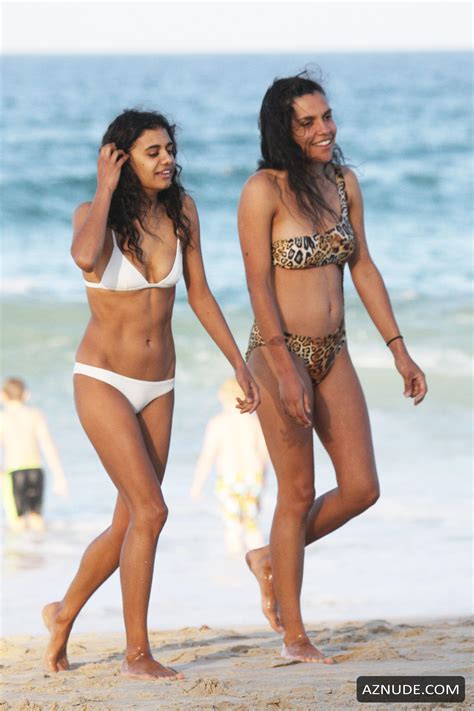 Madeleine Madden Sexy Shows Off Her Bikini Body On The Beach After Dora The Explorer Shooting