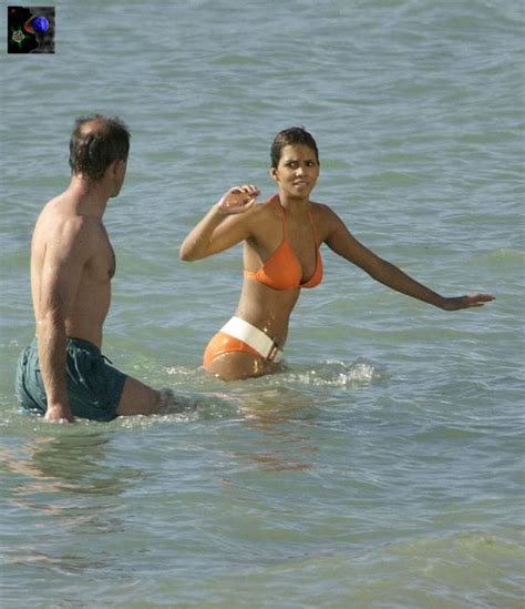 Black Superstar Halle Berry Showing Her Big Nude Boobs Porn Pictures XXX Photos Sex Images