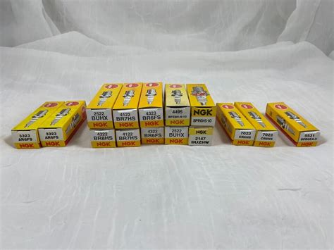 (15) NGK SPARK PLUGS BR6FS, AR6FS, CR6HS, BR7HS, BUHX, BUZHW, BR8HS ...