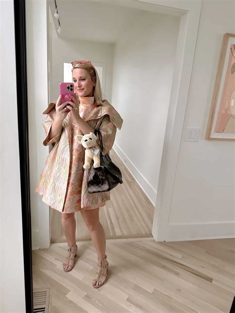 Easy Halloween Costume Elle Woods Legally Blonde Look Linger Love Look Linger Love