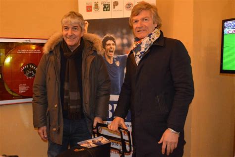 Antognoni E Paolo Rossi L Abbraccio Dei Campioni Foto