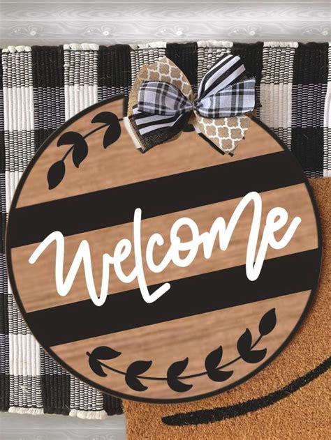 15 Different Ways To Make A DIY Welcome Wooden Door Hanger Door