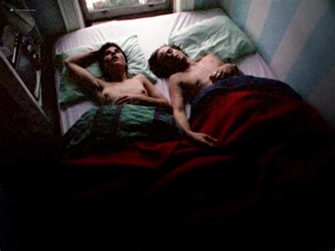 Nude Video Celebs Meredith Snaider Nude Habit 1997