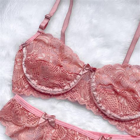 Conjunto Lingerie Sutiã De Renda Sem Bojo Arco Meia Taça Calcinha Tanga Langerie Sexy