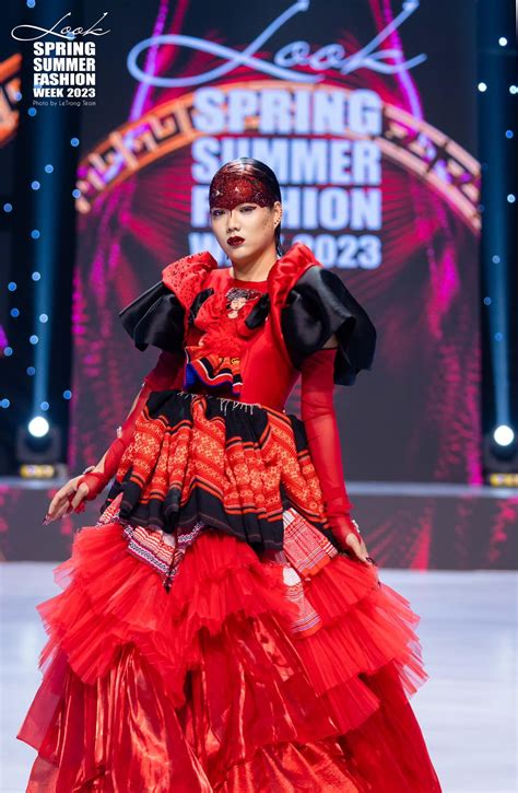 Ph M Tho I L Ai Ch N Dung Hot Tiktoker X N I Ti Ng V I Bi T Danh Th Nh Ch I Livestream V