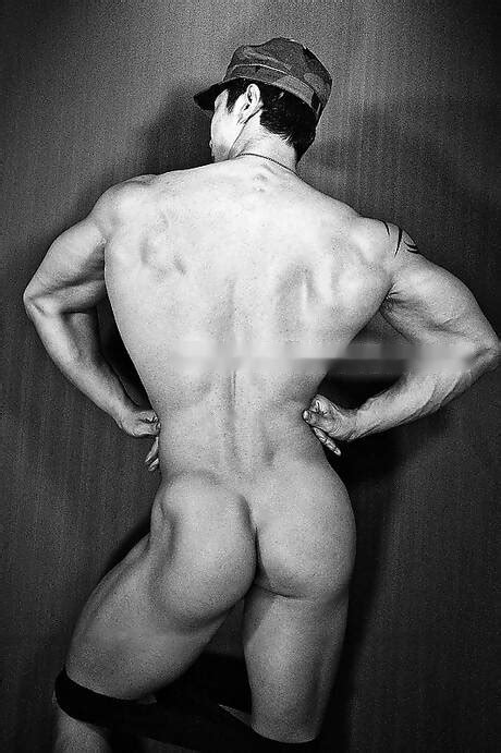 American Asian Bodybuilder Peter Le Posing Naked And Showing Nice Ass