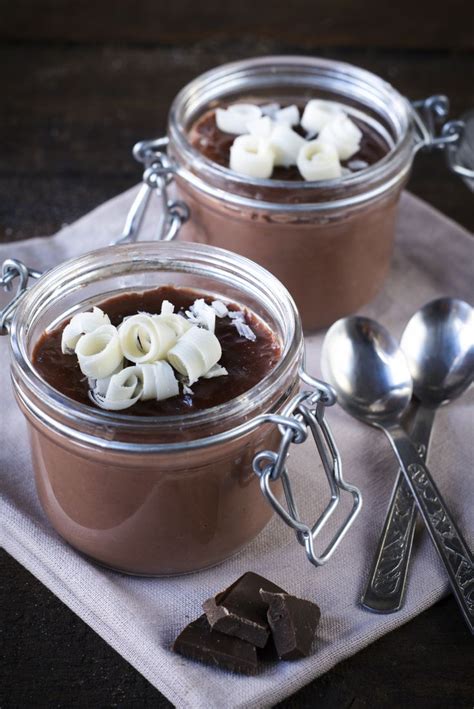 Diese luftig leichte und köstliche Mousse au Chocolat ist definitiv