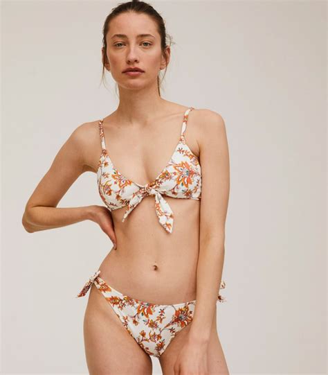 Braga de Bikini Clásica en Blanco con Estampado