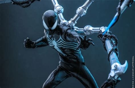 Hot Toys Peter Parker Black Suit