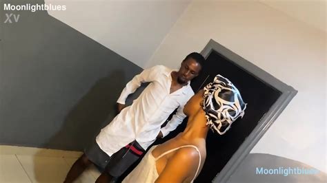 Xvideos Une Femme Seule Et Excitee Apprecie Le Plombier D Une Maniere Speciale Apres Avoir