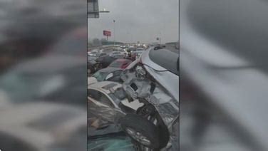 Video Several injured in 100 car pile up on icy China expressway RTÉ