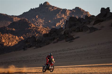 DAKAR 11ème étape Sébastien Loeb maudit perd plus dune heure et