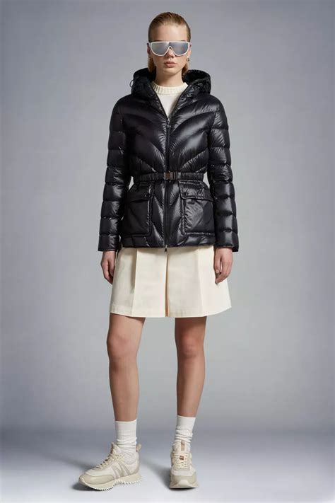 Все женские пуховики - Верхняя одежда | Moncler RU