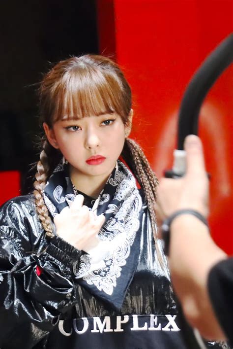 Loona Being Gay On Twitter Kpop Girls Vivi Girl