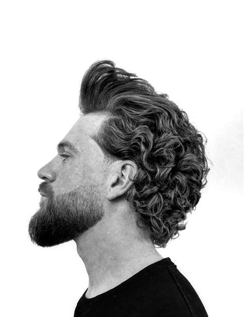 Curly short mens hairstyles are taking over the grooming world 2