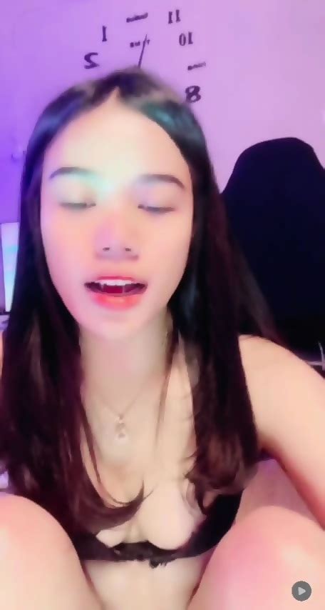 Amateur Webcam Babe Masturbation