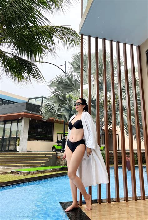 Tuổi 52 Á hậu Trịnh Kim Chi vẫn khoe bikini gợi cảm vóc dáng thon thả nhờ một bí quyết cực đơn