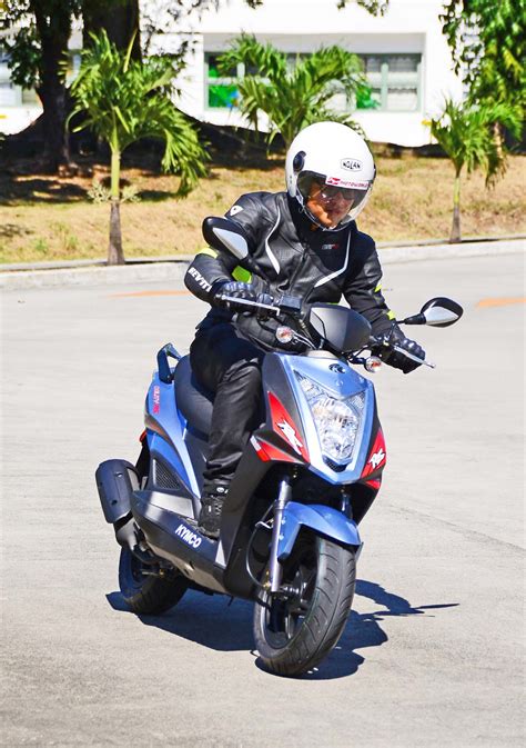 InsideRACING 2016 Kymco Agility RS 125 Ride Review Naked Beauty Built