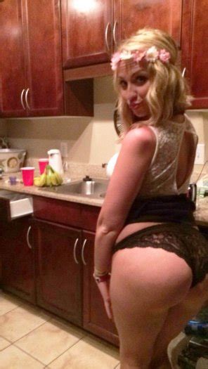 Big Butt Blonde Porn Pic