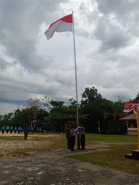 Hujan Iringi Upacara Penurunan Bendera Merah Putih Aspwebnews