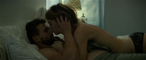 Nude Video Celebs Mackenzie Davis Sexy Izzy Gets The Fuck Across Town 2017