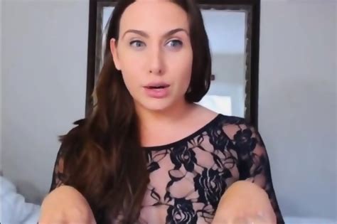 Beautiful Babe With Awesome Curves Fucked Herself