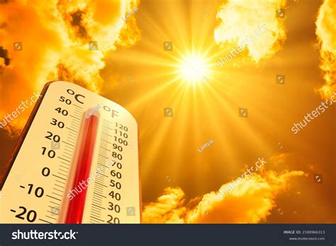 Hot Temperaturethermometer On Yellow Sky Sun Foto Stock Shutterstock