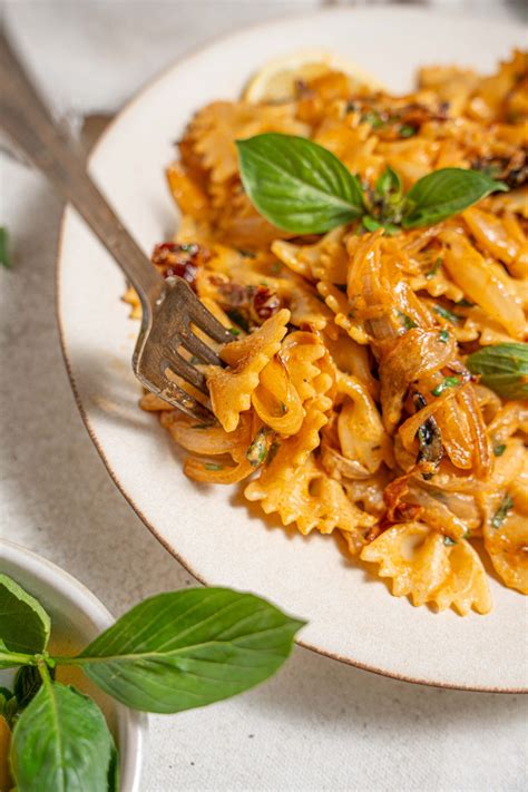 One Pan Caramelized Onion Pasta - PlantYou